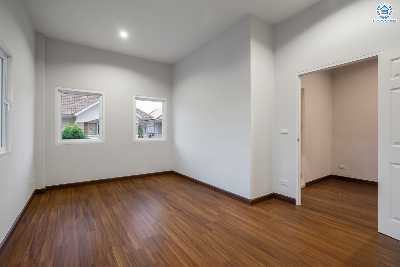 บ้านมือสองตกแต่งใหม่ ม.รัชชา2 บางใหญ่ หลังมุม เนื้อที่ 59 ตร.ว. ฟังก์ชัน 3 ห้องนอน 3 ห้องน้ำ 1 ห้องอเนกประสงค์ จอดรถได้ 2 คัน บนทำเลเชื่อมต่อถ.กาญจนาภิเษก ใกล้เซ็นทรัลเวสต์เกต ทางด่วน "กาญจนาภิเษก" และรถไฟฟ้าสายสีม่วง "สถานีตลาดบางใหญ่"